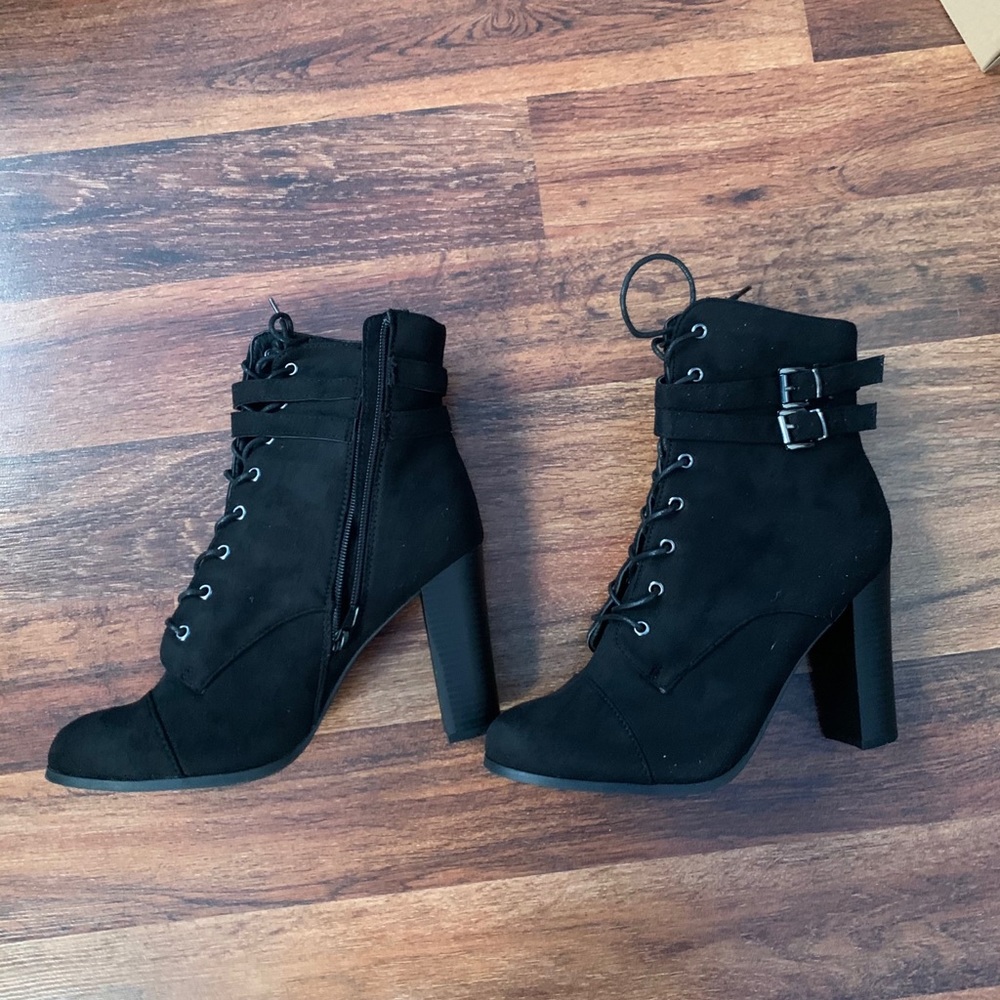 Heel Boot - Picture 2 of 6